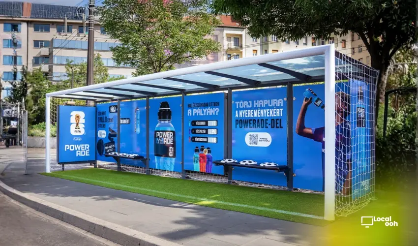 Powerade Turns A Bus Shelter Into A Football Goal | Publisitios