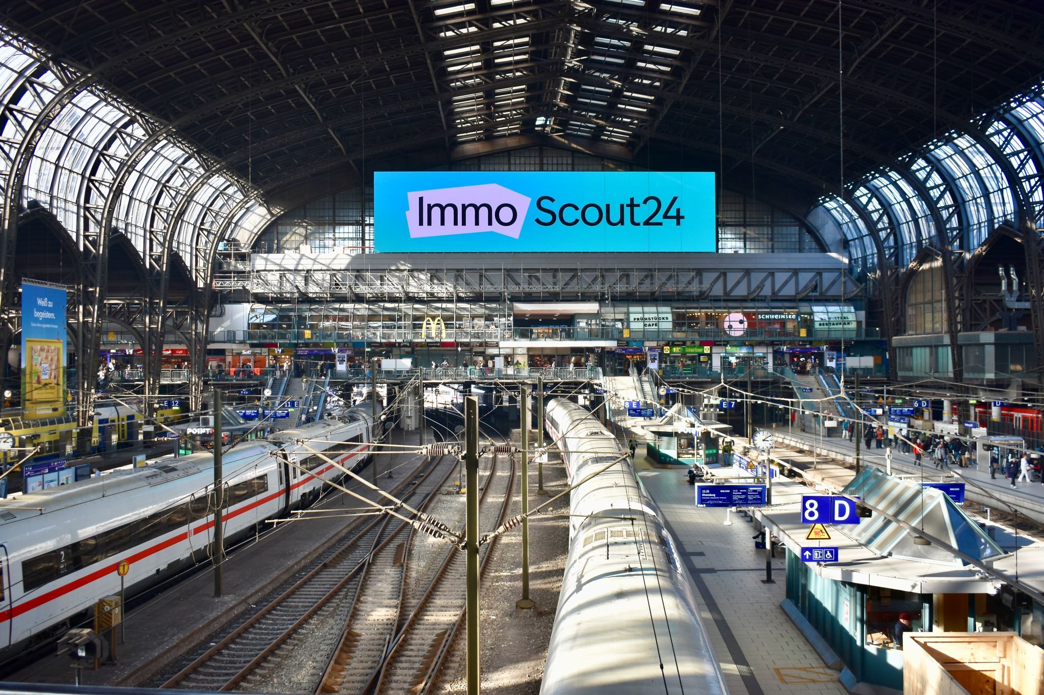 ImmoScout24 Takes Over Hamburg Central Station’s Giant Screen