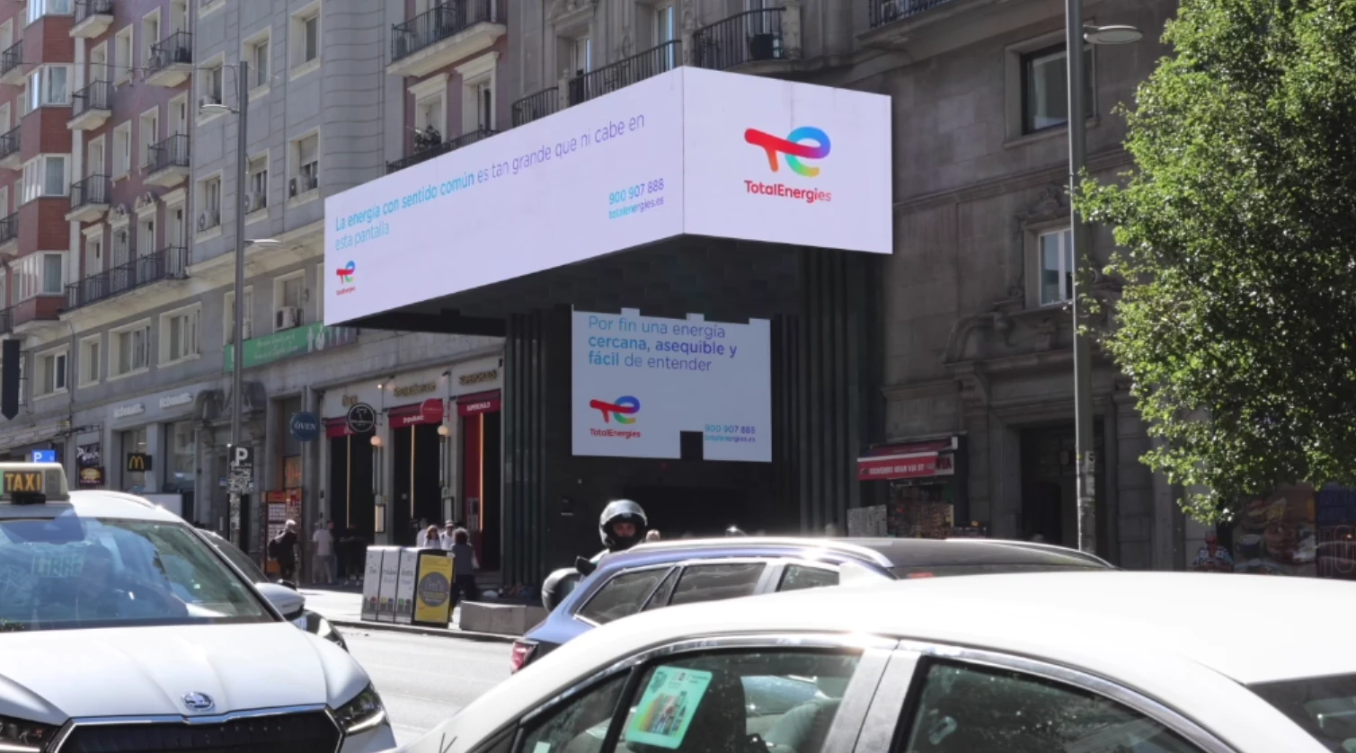 TotalEnergies OOH campaign on a digital canopy in Circuito Gran Vía, Madrid, promoting common-sense energy with branded outdoor advertising.